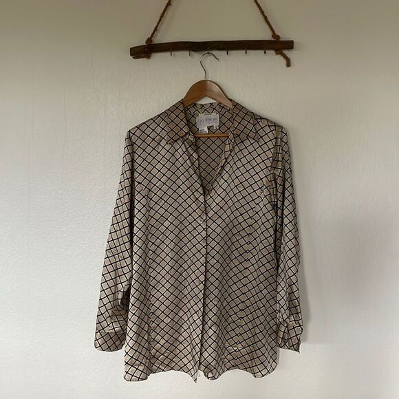 Silk vintage button up top - Picture 1 of 3